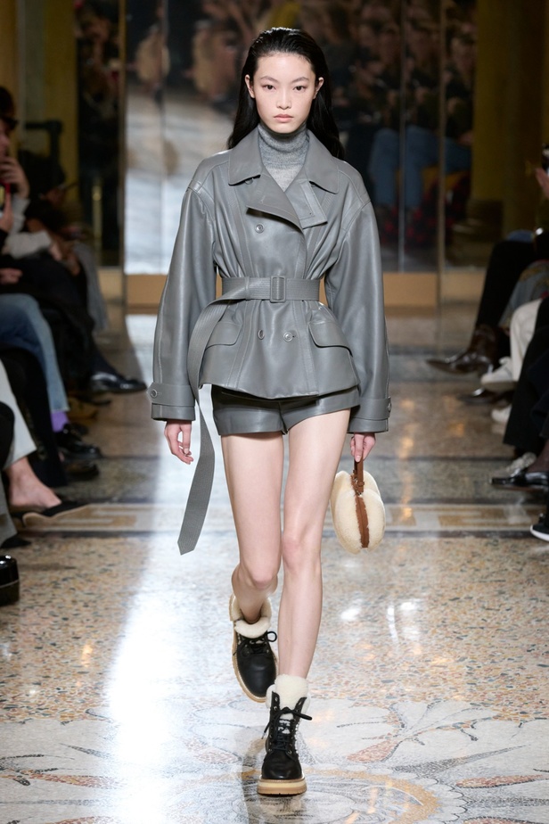 مجموعة Ermanno Scervino لخريف وشتاء 2024 تصاميم جمعت الأنوثة مع الخياطة الفاخرة والأقمشة الفاتنة