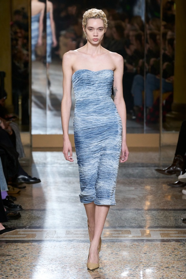 مجموعة Ermanno Scervino لخريف وشتاء 2024 تصاميم جمعت الأنوثة مع الخياطة الفاخرة والأقمشة الفاتنة