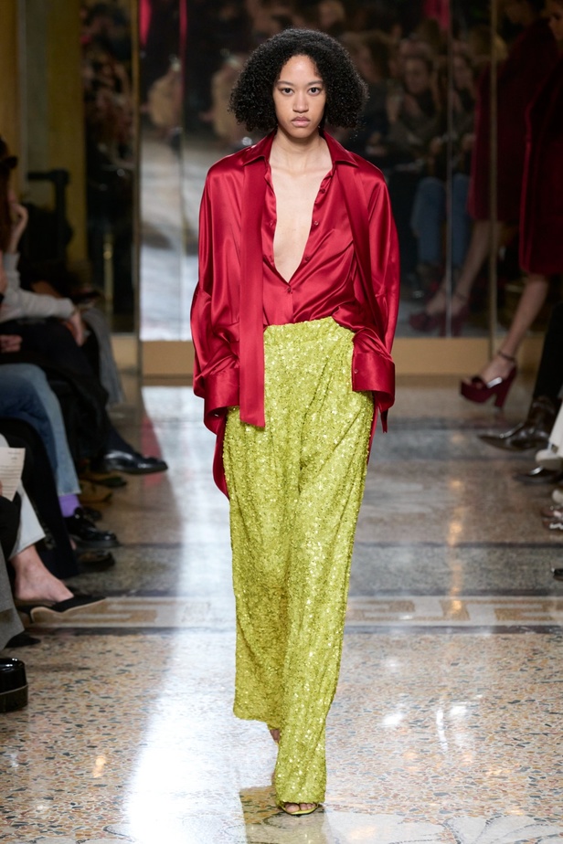 مجموعة Ermanno Scervino لخريف وشتاء 2024 تصاميم جمعت الأنوثة مع الخياطة الفاخرة والأقمشة الفاتنة