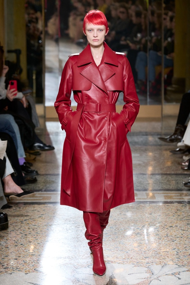 مجموعة Ermanno Scervino لخريف وشتاء 2024 تصاميم جمعت الأنوثة مع الخياطة الفاخرة والأقمشة الفاتنة