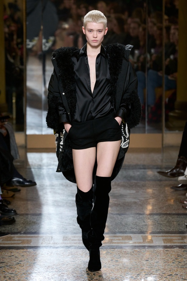 مجموعة Ermanno Scervino لخريف وشتاء 2024 تصاميم جمعت الأنوثة مع الخياطة الفاخرة والأقمشة الفاتنة