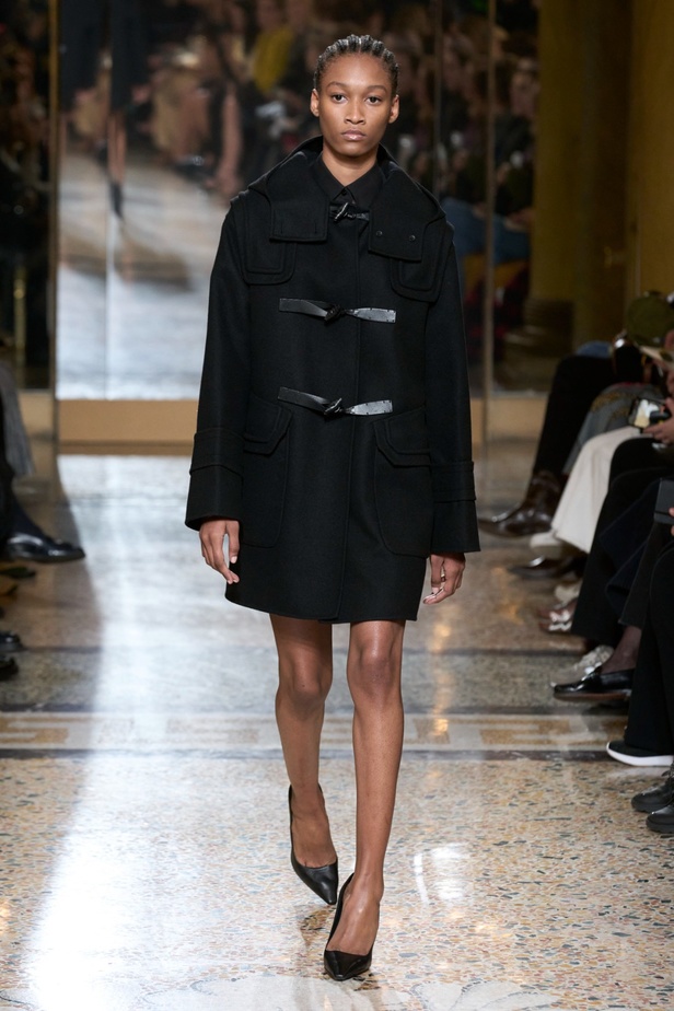 مجموعة Ermanno Scervino لخريف وشتاء 2024 تصاميم جمعت الأنوثة مع الخياطة الفاخرة والأقمشة الفاتنة