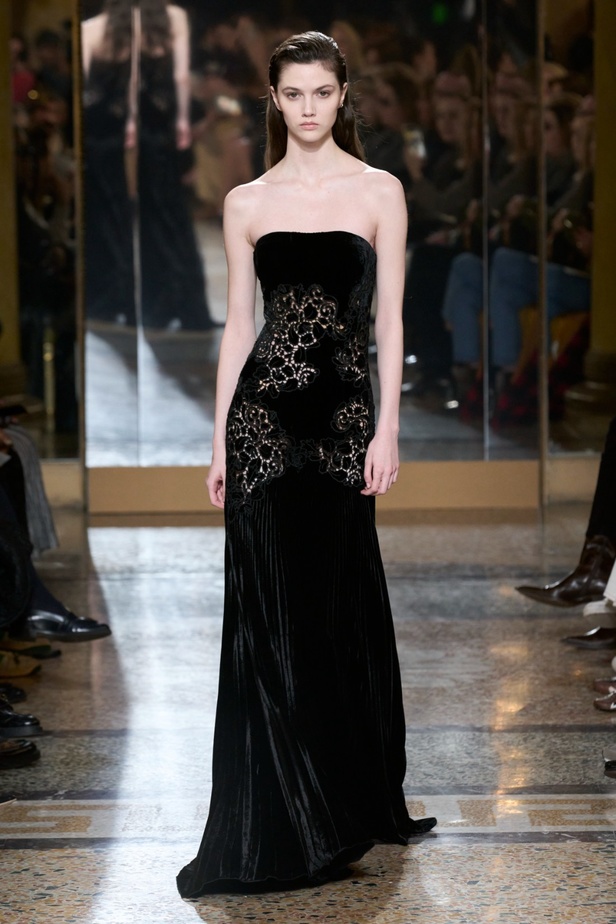 مجموعة Ermanno Scervino لخريف وشتاء 2024 تصاميم جمعت الأنوثة مع الخياطة الفاخرة والأقمشة الفاتنة