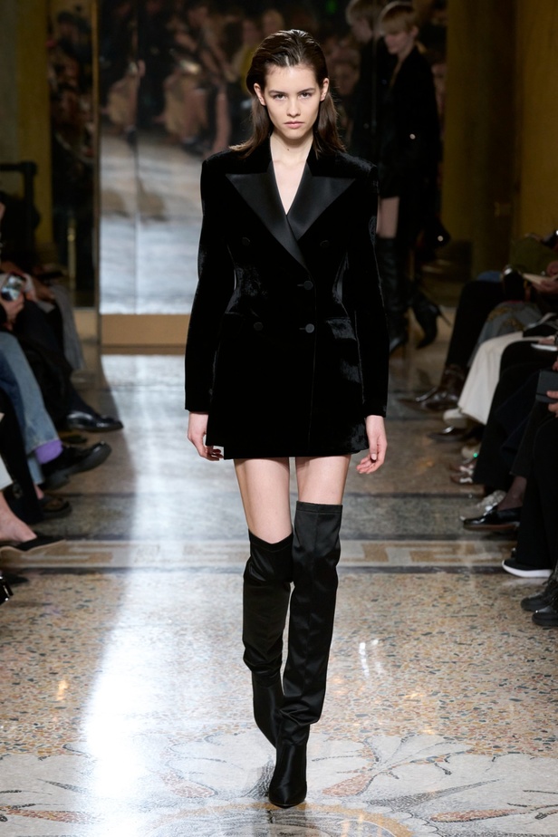 مجموعة Ermanno Scervino لخريف وشتاء 2024 تصاميم جمعت الأنوثة مع الخياطة الفاخرة والأقمشة الفاتنة