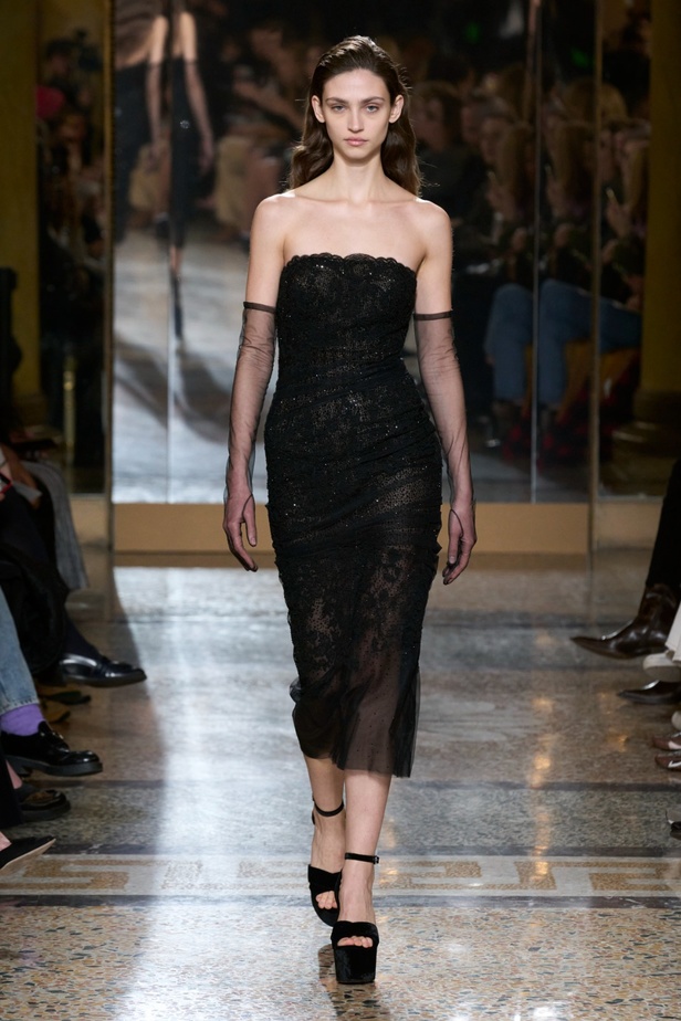 مجموعة Ermanno Scervino لخريف وشتاء 2024 تصاميم جمعت الأنوثة مع الخياطة الفاخرة والأقمشة الفاتنة