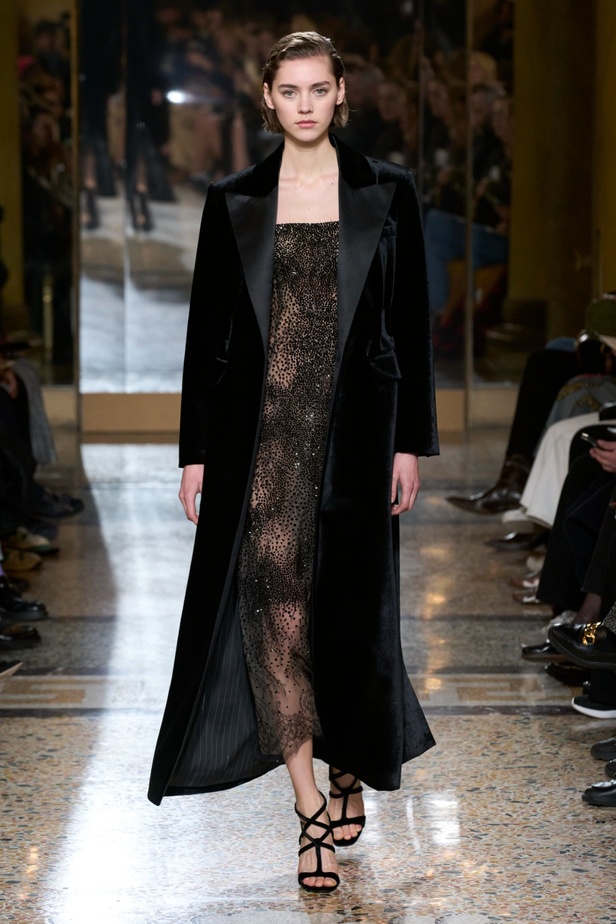 مجموعة Ermanno Scervino لخريف وشتاء 2024 تصاميم جمعت الأنوثة مع الخياطة الفاخرة والأقمشة الفاتنة