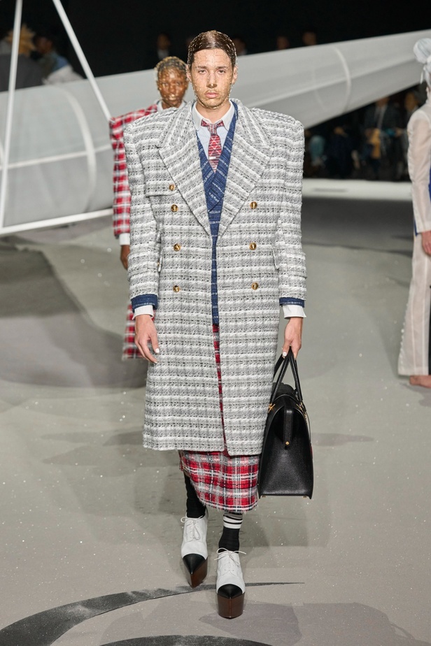 مجموعة Thom Browne تترجم رواية "الأمير الصغير" إلى عرض أزياء مبهر