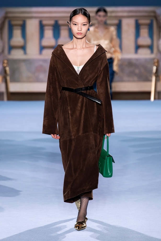 الطبقات البسيطة والمتناسقة ومزيج الألوان عنوان مجموعة TORY BURCH