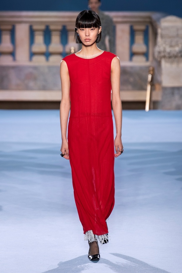 الطبقات البسيطة والمتناسقة ومزيج الألوان عنوان مجموعة TORY BURCH