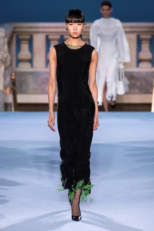 الطبقات البسيطة والمتناسقة ومزيج الألوان عنوان مجموعة TORY BURCH