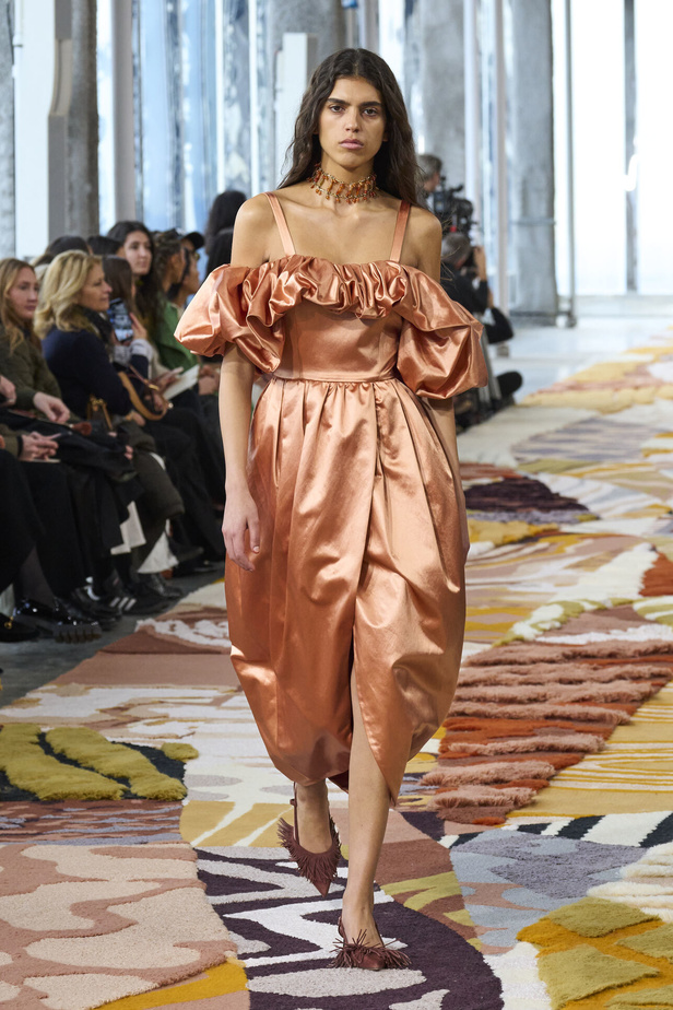 مجموعة Ulla Johnson لخريف وشتاء 2023-2024 في نيويورك..