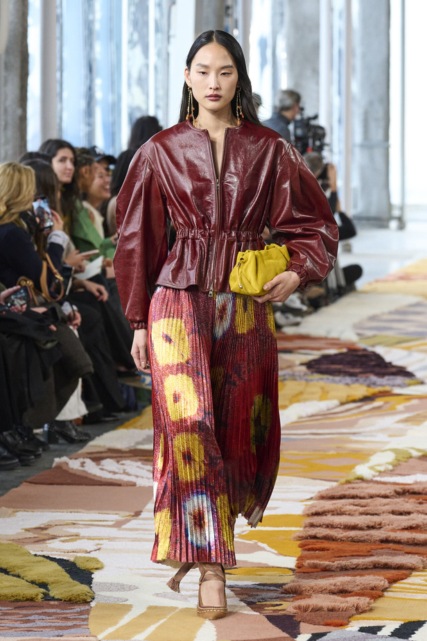 مجموعة Ulla Johnson لخريف وشتاء 2023-2024 في نيويورك..