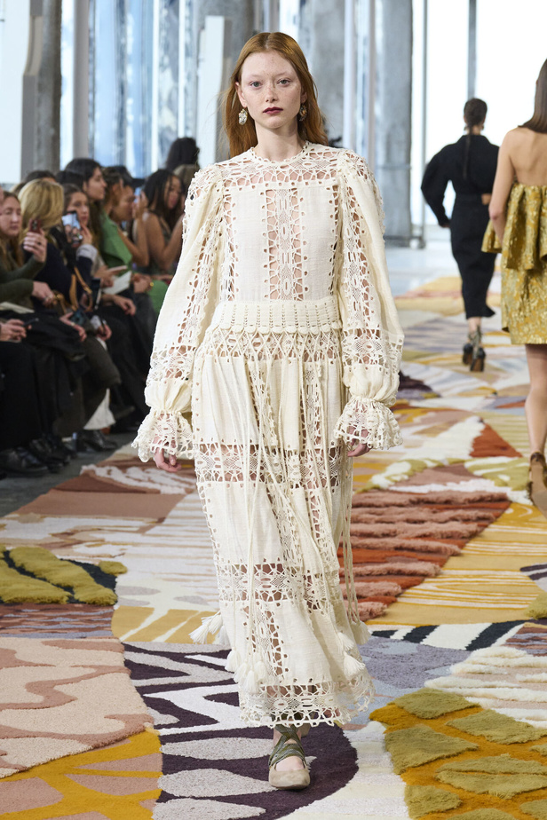 مجموعة Ulla Johnson لخريف وشتاء 2023-2024 في نيويورك..