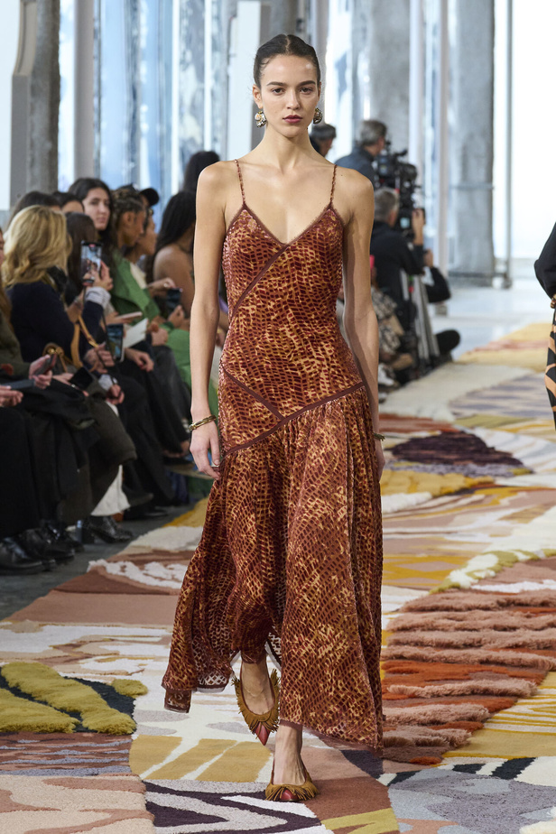 مجموعة Ulla Johnson لخريف وشتاء 2023-2024 في نيويورك..