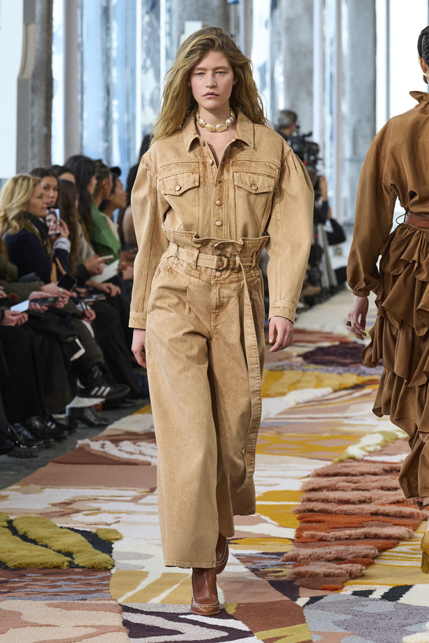 مجموعة Ulla Johnson لخريف وشتاء 2023-2024 في نيويورك..