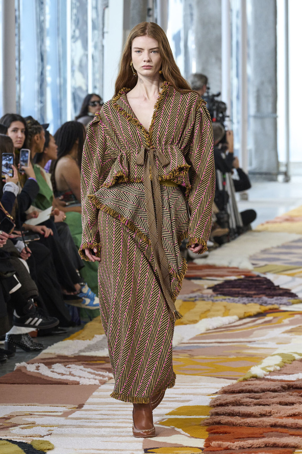 مجموعة Ulla Johnson لخريف وشتاء 2023-2024 في نيويورك..