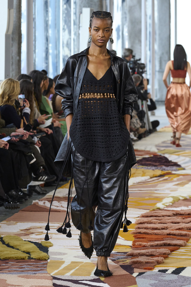 مجموعة Ulla Johnson لخريف وشتاء 2023-2024 في نيويورك..