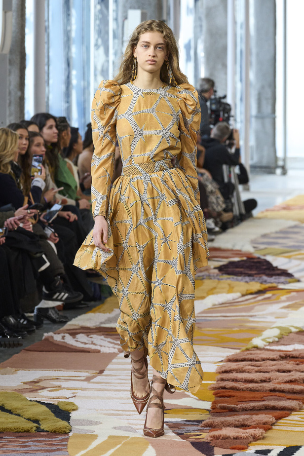 مجموعة Ulla Johnson لخريف وشتاء 2023-2024 في نيويورك..