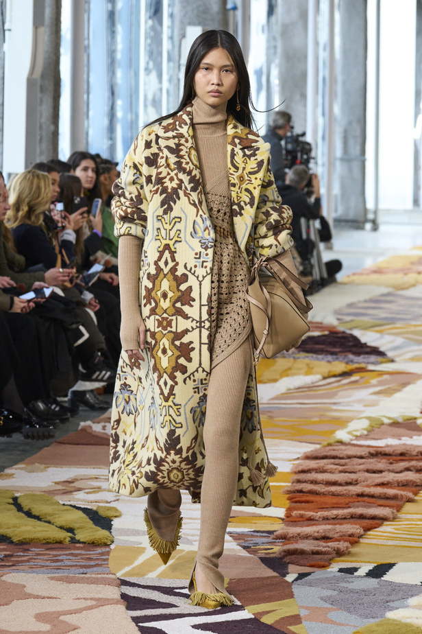 مجموعة Ulla Johnson لخريف وشتاء 2023-2024 في نيويورك..