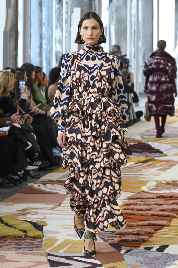 مجموعة Ulla Johnson لخريف وشتاء 2023-2024 في نيويورك..