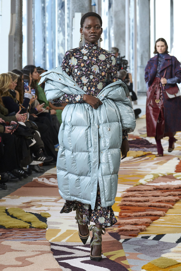 مجموعة Ulla Johnson لخريف وشتاء 2023-2024 في نيويورك..