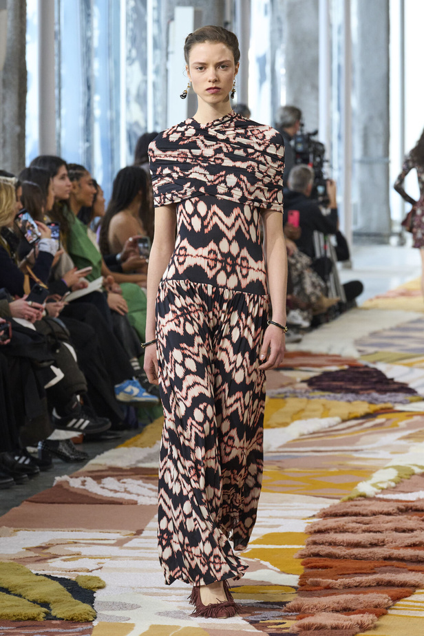 مجموعة Ulla Johnson لخريف وشتاء 2023-2024 في نيويورك..