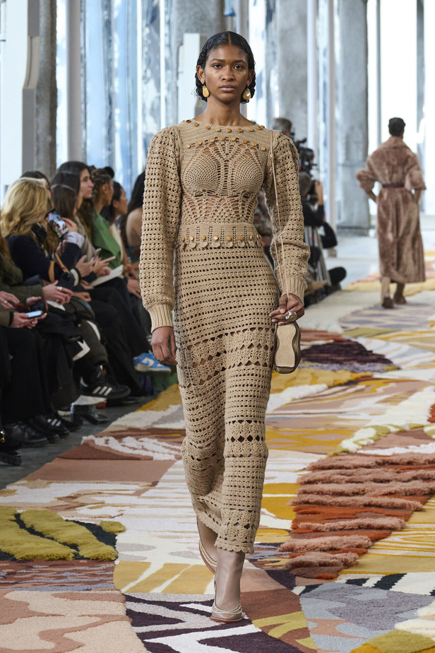 مجموعة Ulla Johnson لخريف وشتاء 2023-2024 في نيويورك..