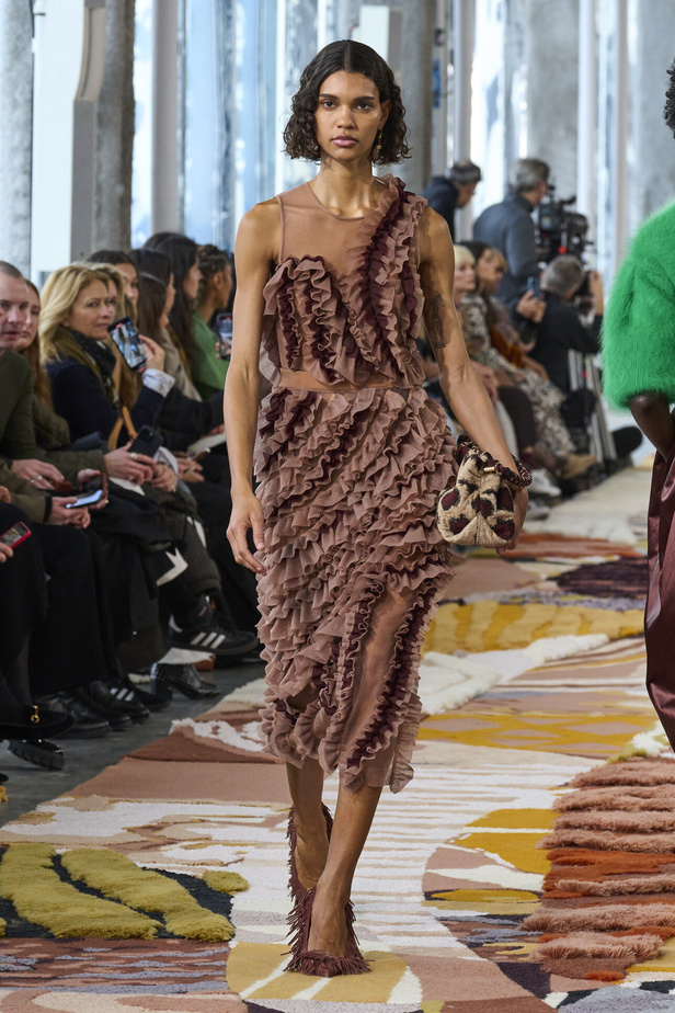 مجموعة Ulla Johnson لخريف وشتاء 2023-2024 في نيويورك..