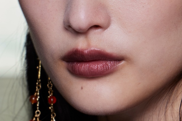 اطلالات جمالية من مجموعة Ulla Johnson لخريف وشتاء 2023-2024