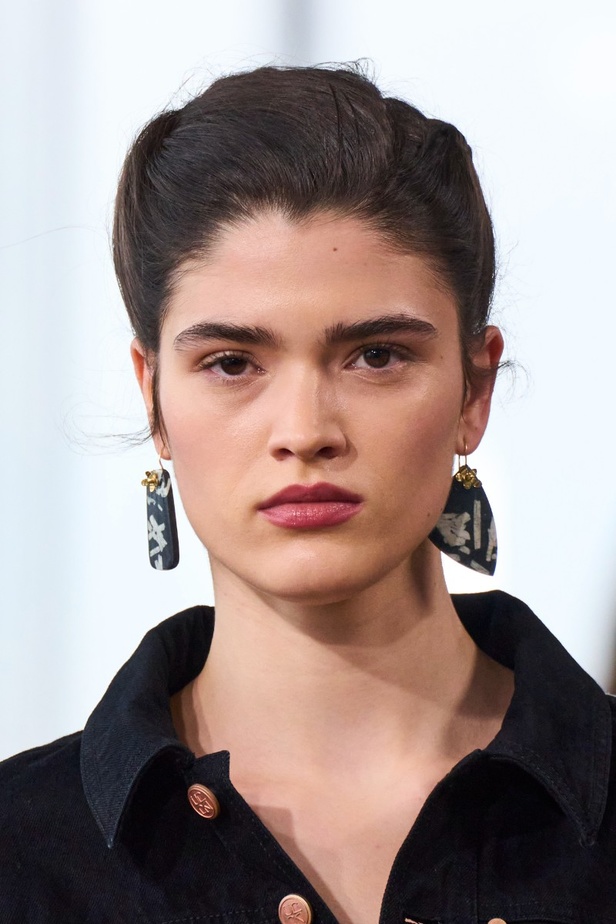 اطلالات جمالية من مجموعة Ulla Johnson لخريف وشتاء 2023-2024