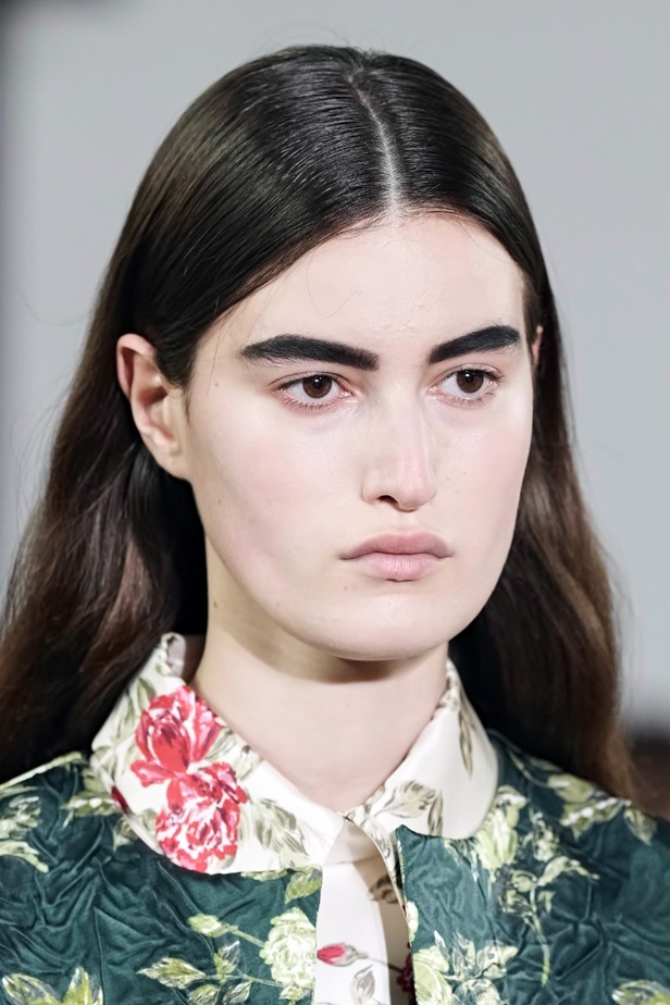 اطلالات جمالية من مجموعة Emilia Wickstead 