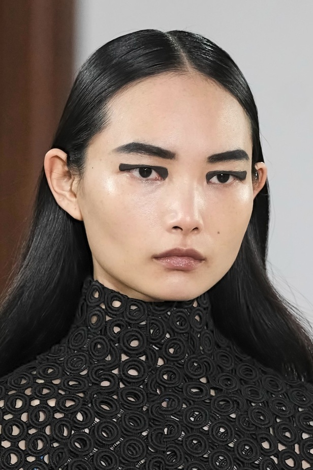 اطلالات جمالية من مجموعة Emilia Wickstead 