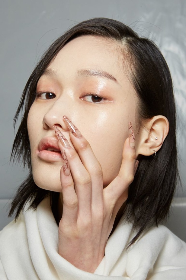 مجموعة Acne لخريف وشتاء 2023-2024 مستوحاة من قلب الطبيعة