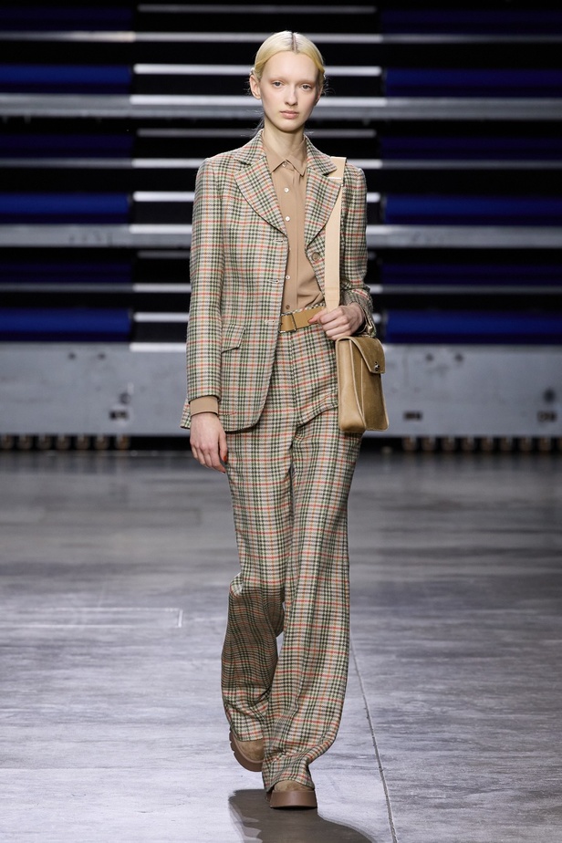 مجموعة Akris لخريف وشتاء 2023-2024 تعود بنا إلى السبعينيات