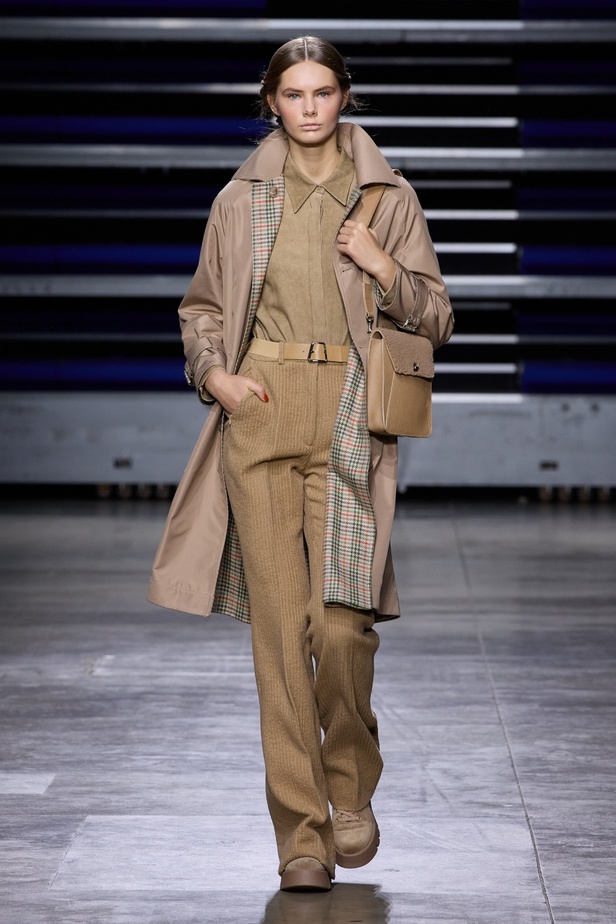 مجموعة Akris لخريف وشتاء 2023-2024 تعود بنا إلى السبعينيات