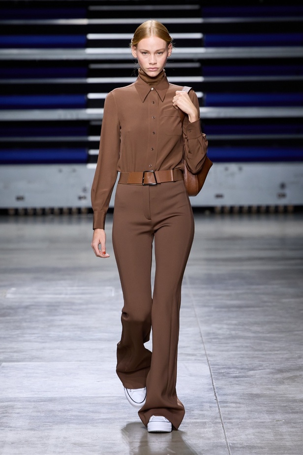 مجموعة Akris لخريف وشتاء 2023-2024 تعود بنا إلى السبعينيات