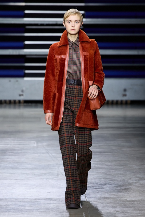 مجموعة Akris لخريف وشتاء 2023-2024 تعود بنا إلى السبعينيات