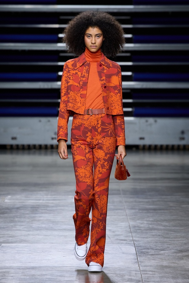 مجموعة Akris لخريف وشتاء 2023-2024 تعود بنا إلى السبعينيات