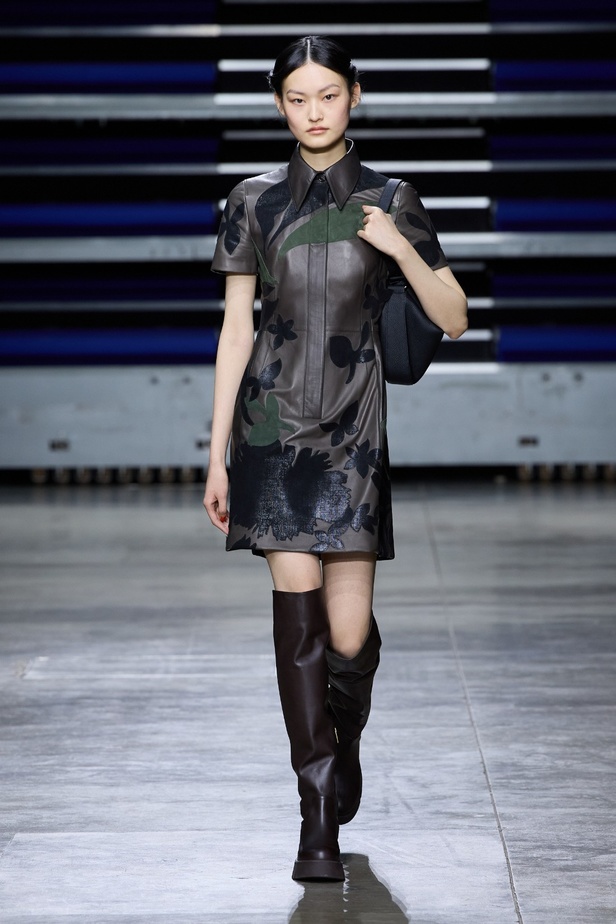 مجموعة Akris لخريف وشتاء 2023-2024 تعود بنا إلى السبعينيات