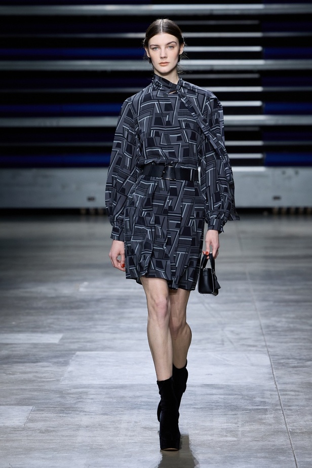 مجموعة Akris لخريف وشتاء 2023-2024 تعود بنا إلى السبعينيات