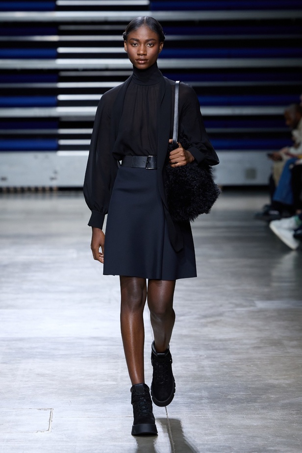 مجموعة Akris لخريف وشتاء 2023-2024 تعود بنا إلى السبعينيات