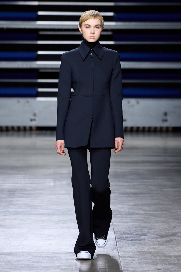 مجموعة Akris لخريف وشتاء 2023-2024 تعود بنا إلى السبعينيات