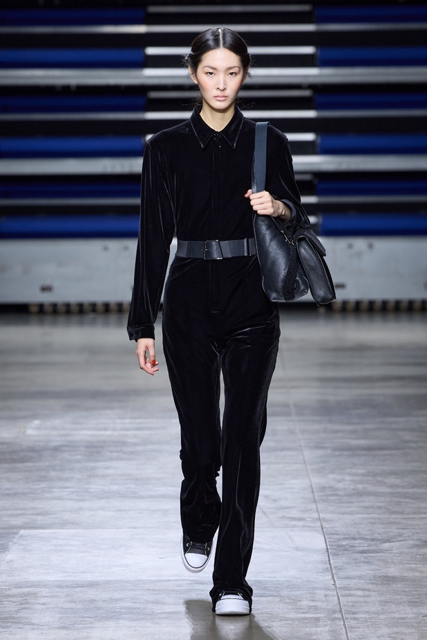 مجموعة Akris لخريف وشتاء 2023-2024 تعود بنا إلى السبعينيات