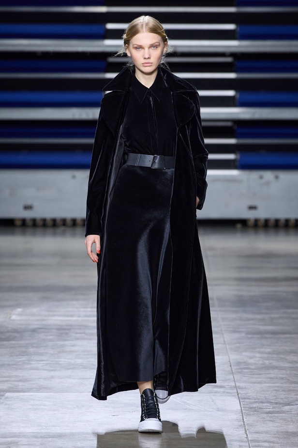 مجموعة Akris لخريف وشتاء 2023-2024 تعود بنا إلى السبعينيات