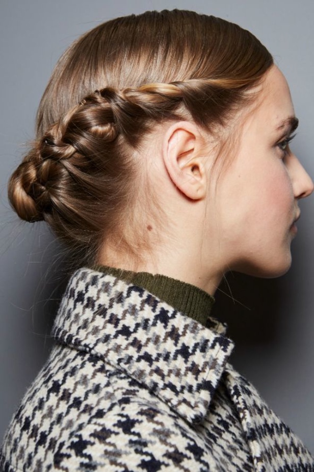 مجموعة Akris لخريف وشتاء 2023-2024 تعود بنا إلى السبعينيات