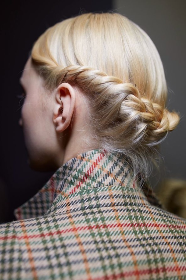 مجموعة Akris لخريف وشتاء 2023-2024 تعود بنا إلى السبعينيات