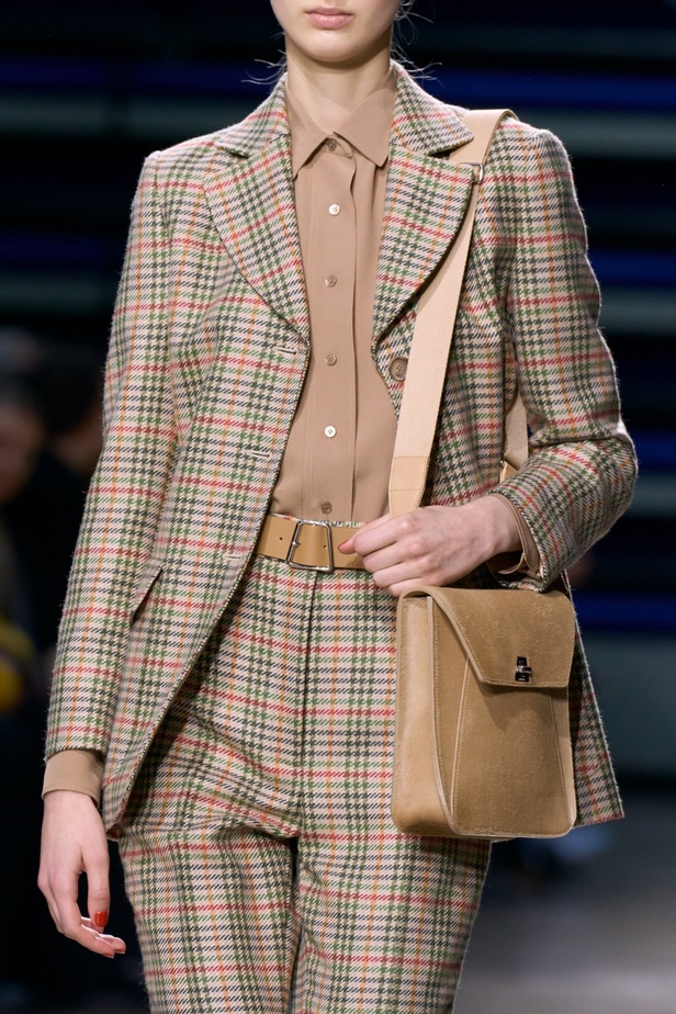 مجموعة Akris لخريف وشتاء 2023-2024 تعود بنا إلى السبعينيات