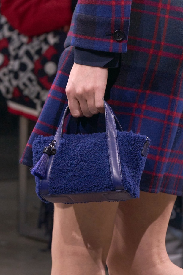 مجموعة Akris لخريف وشتاء 2023-2024 تعود بنا إلى السبعينيات