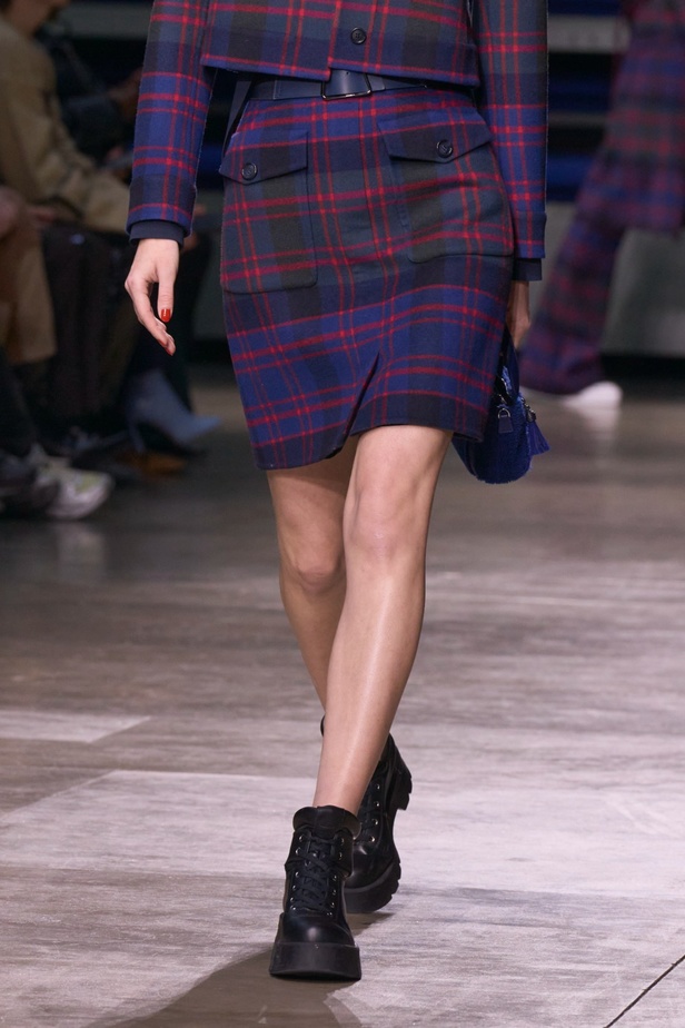 مجموعة Akris لخريف وشتاء 2023-2024 تعود بنا إلى السبعينيات