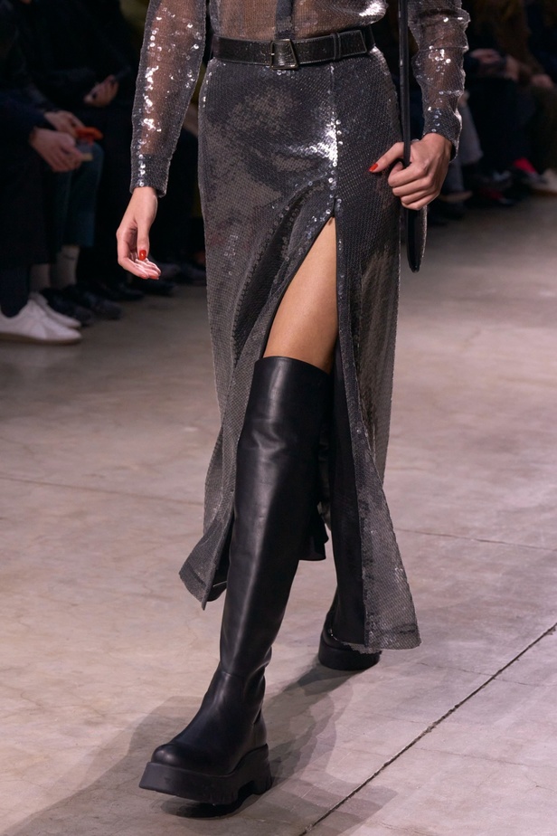 مجموعة Akris لخريف وشتاء 2023-2024 تعود بنا إلى السبعينيات